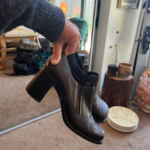 Beautiful White Mountain Dark Brown Leather Heeled Loafers